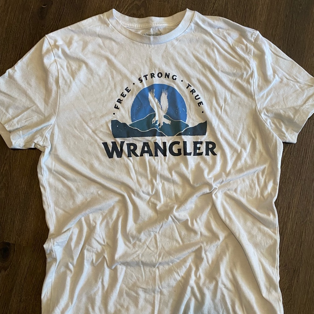 Wrangler White and Blue Graphic Tee Vintage Looking size medium